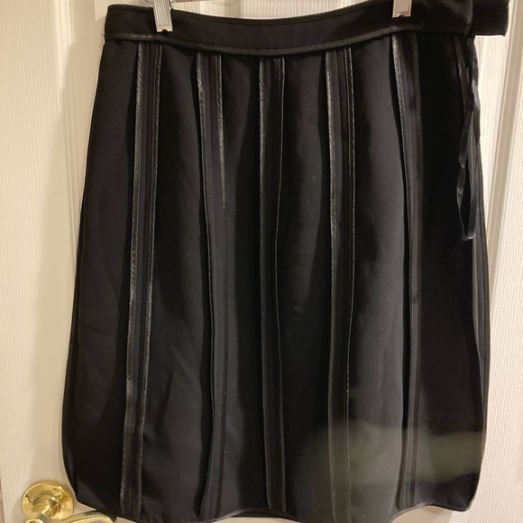 Shani black skirt with stitched pleats and satin edges.  Sz 6.​ - Picture 1 of 4